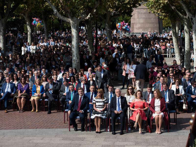 Momento del acto institucional en el Paseo del Espolón.