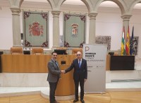 Firma del convenio entre el Parlamento y la Universidad para el desarrollo del IV Torneo de Debate Preuniversitario