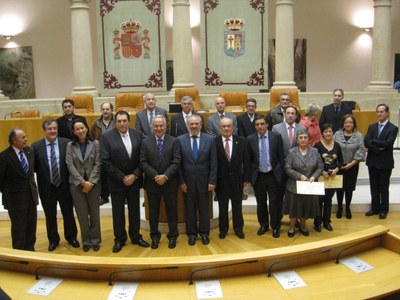 Los galardonados, con las autoridades