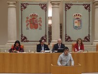 El Presidente del Parlamento anima a los escolares a cultivar los valores que proclama la Constitución