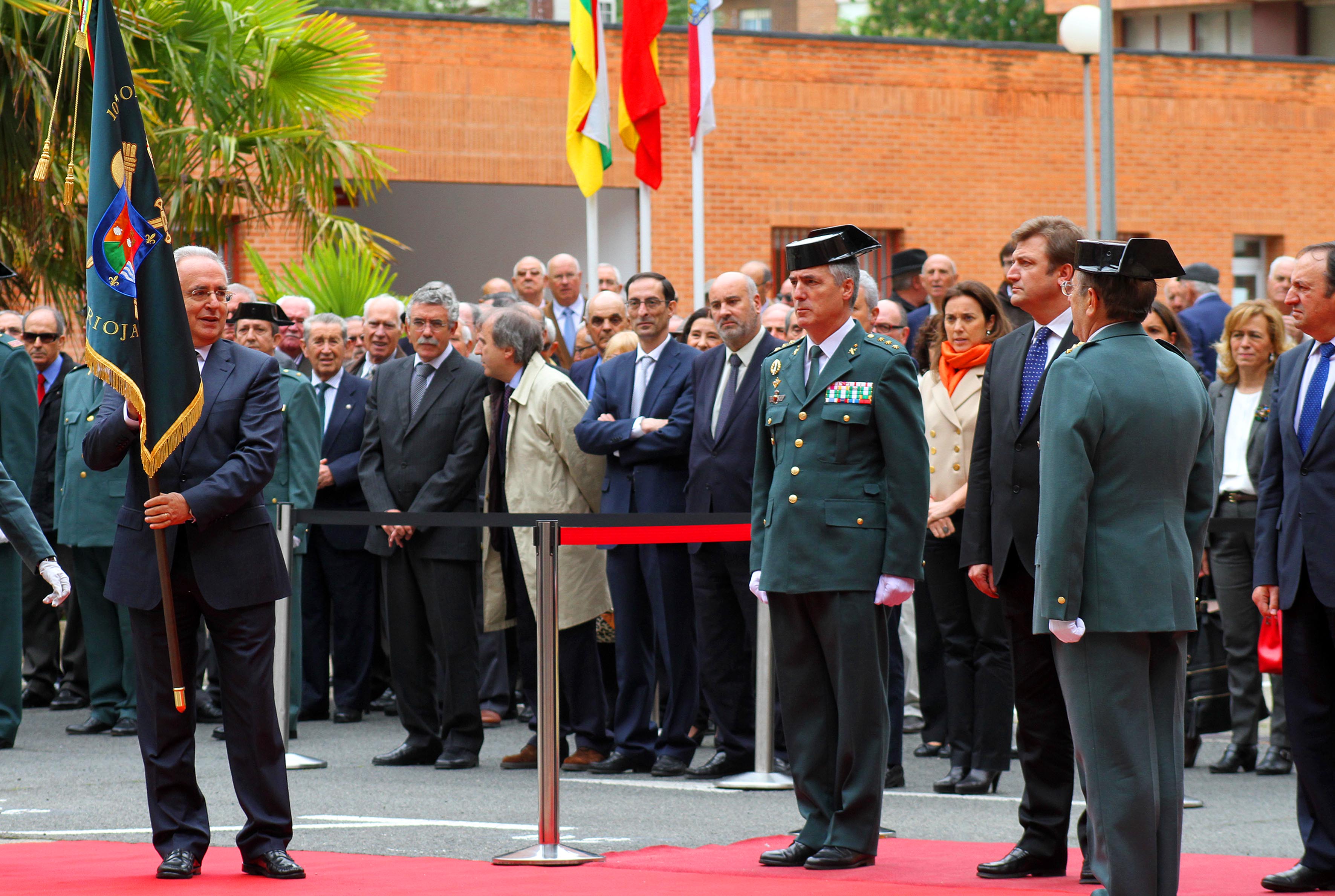 Entrega guión de la Guardia Civil