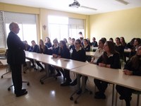 El Presidente del Parlamento ofreció una charla sobre la Constitución a las alumnas del Colegio Alcaste