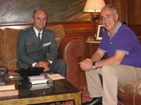 El Presidente del Parlamento recibe al General de la Guardia Civil Francisco Arribas