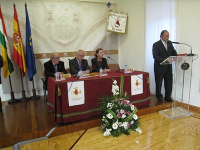 El Presidente del Parlamento, junto al de los Donantes