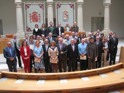 Foto de familia de donantes y autoridades