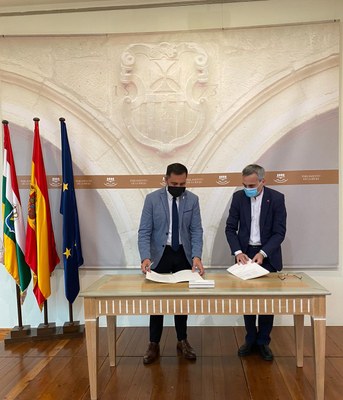 Firma de la adenda al Convenio de Colaboración entre el Parlamento de La Rioja y la Universidad de La Rioja