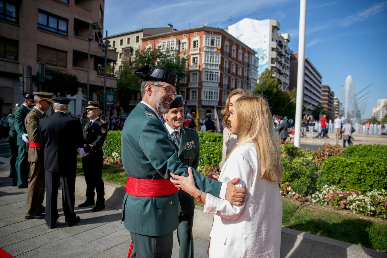Homenaje e izado de la bandera nacional