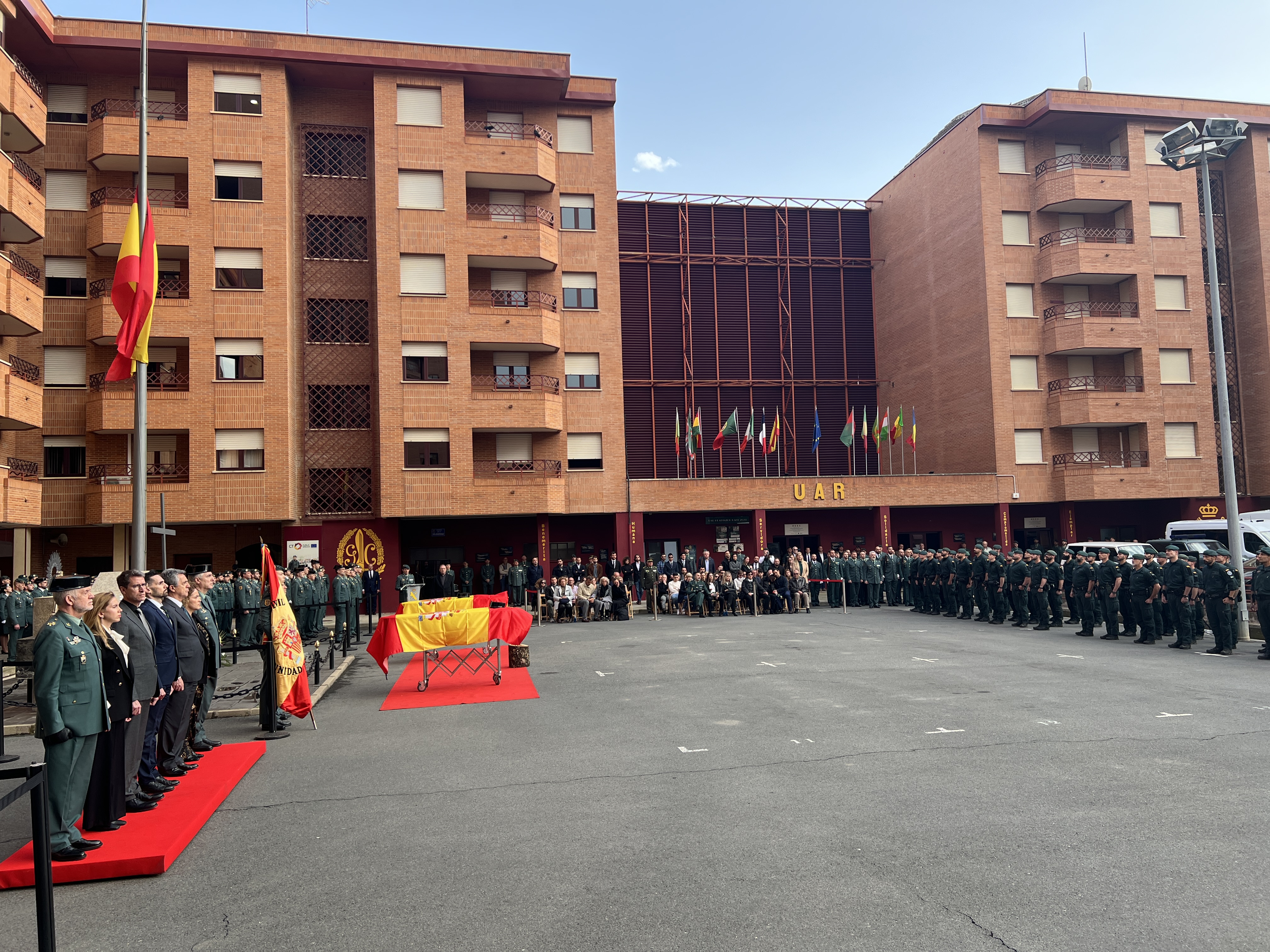 Homenaje a los guardias civiles fallecidos