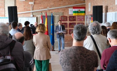 Placa conmemorativa en el cementerio civil "La Barranca"