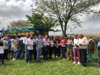 La Presidenta acompaña a los vecinos de Rodezno en la popular romería a la ermita de Olartia   