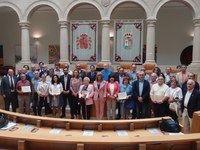 Foto de familia de los participantes en el acto