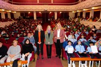 La presidenta del Parlamento acerca la Constitución a escolares de Calahorra