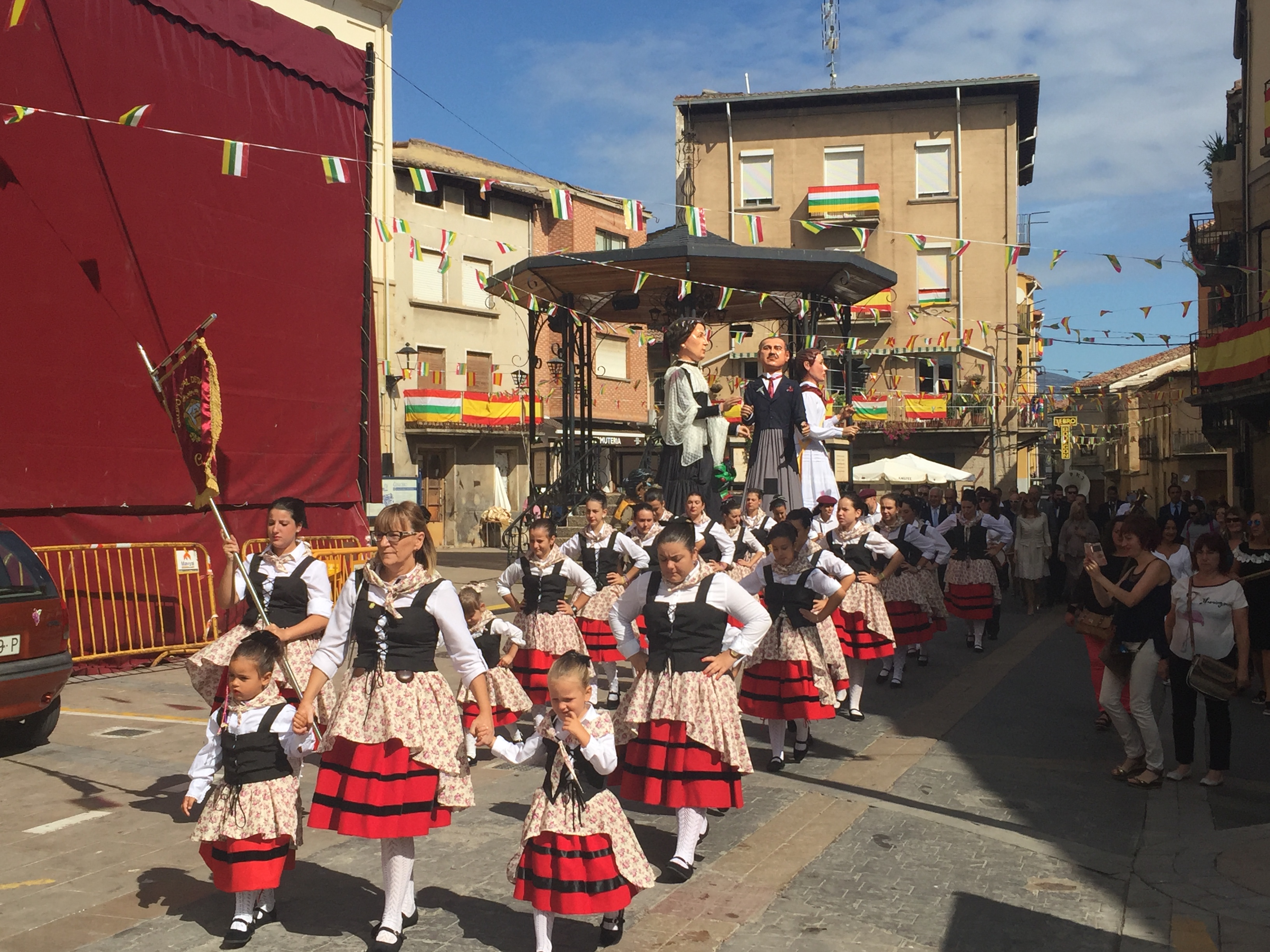 Grupo de danzas de Cenicero