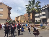 Pasacalles junto a danzadores y gaiteros