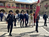 La presidenta del Parlamento acude a Santo Domingo en el día grande de sus fiestas patronales