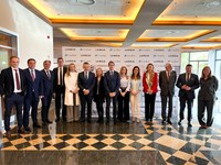 La presidenta del Parlamento asiste a la conferencia 'La sociedad del bienestar en el siglo XXI'