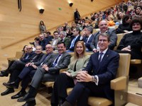 La presidenta del Parlamento asiste a la gala del 25º aniversario de la ERAP