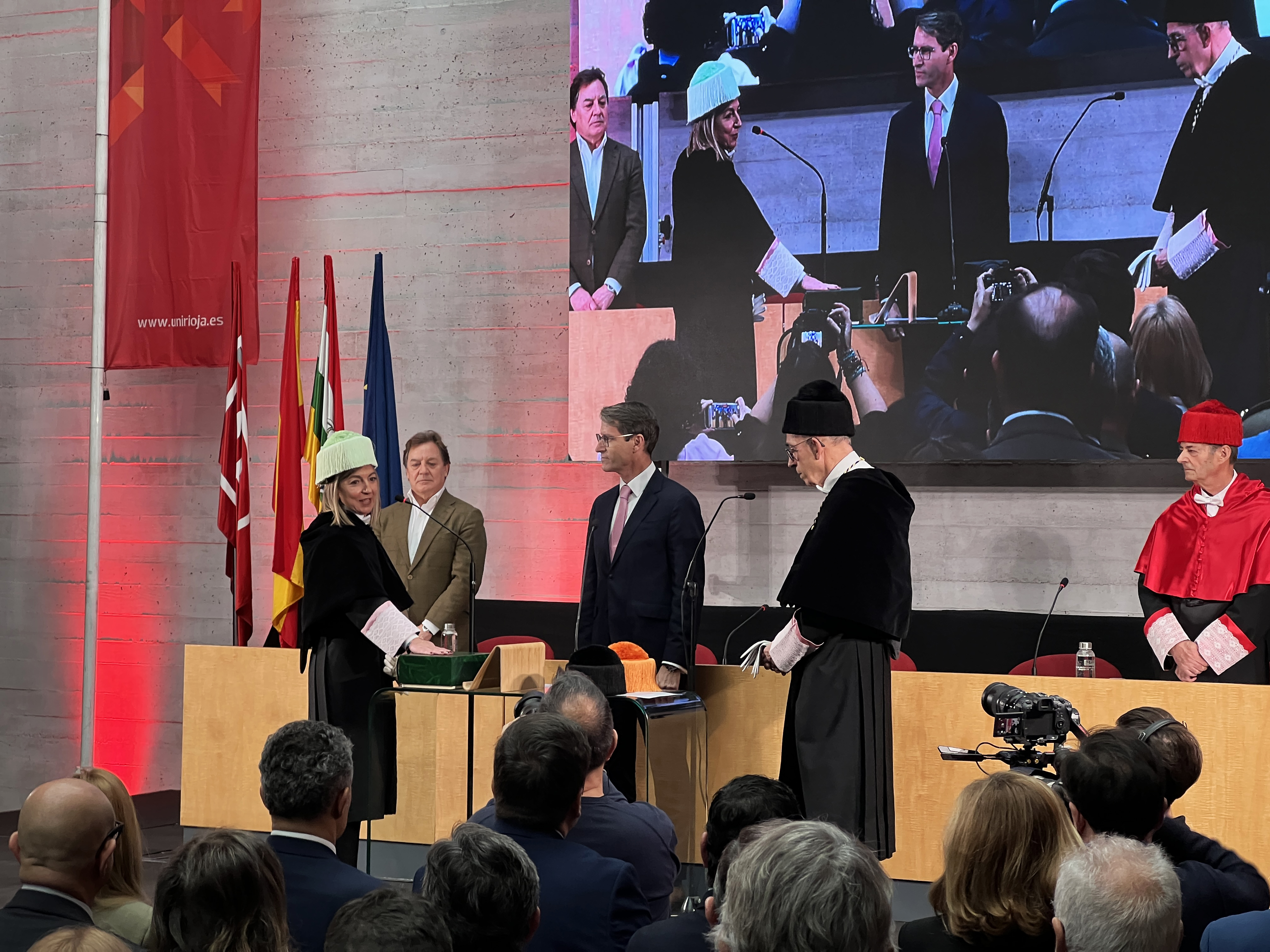 Toma de posesión de Eva Sanz Arazuri como rectora de la UR