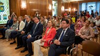 La presidenta del Parlamento asiste a la toma de posesión de los miembros del Consejo de Gobierno