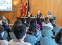 La presidenta del Parlamento de La Rioja advierte de que “el gran objetivo de la conciliación es un reto que nos concierne a todos”