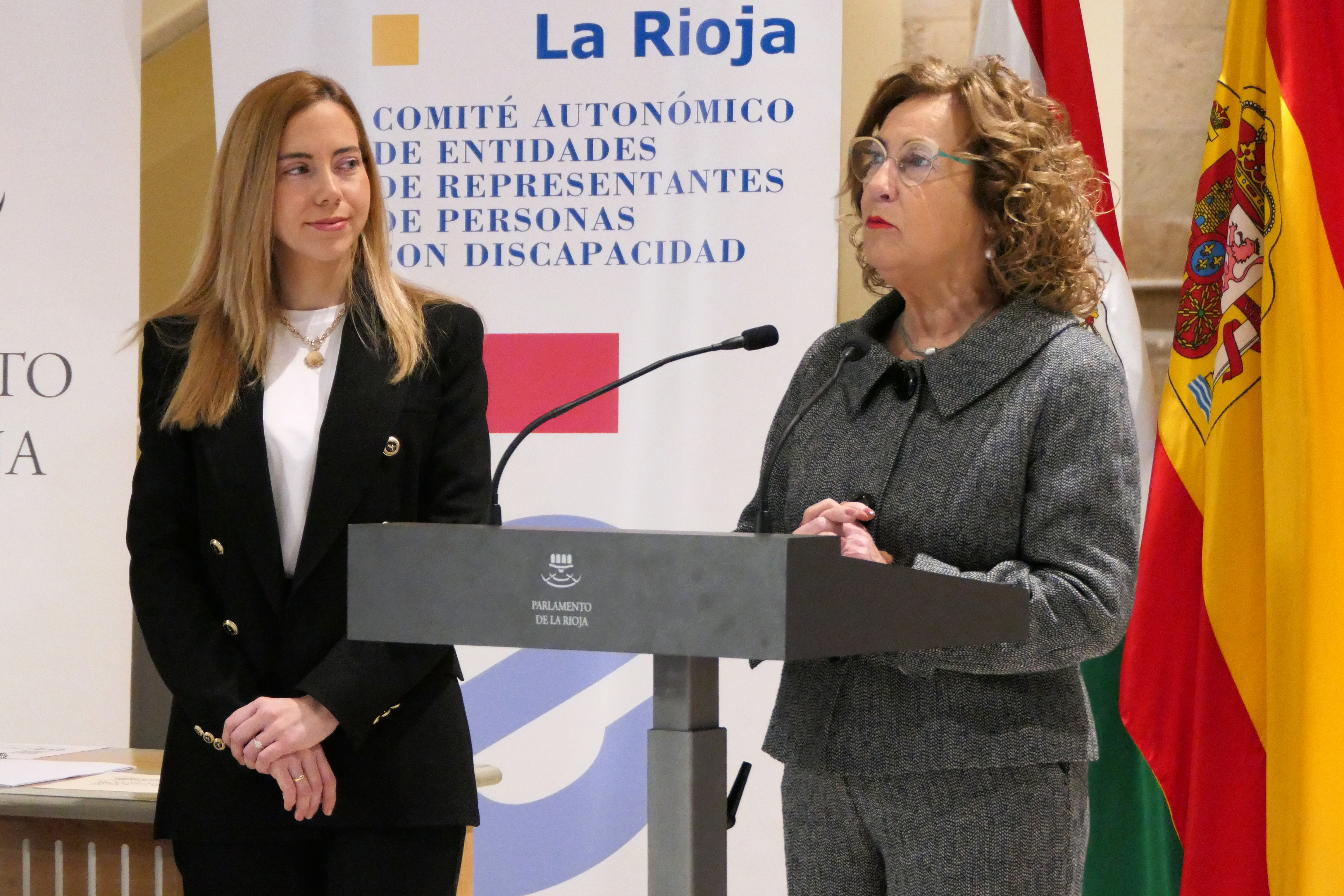 Entrega del renovado artículo 49 de la Constitución y presentación de un cupón alusivo de la ONCE