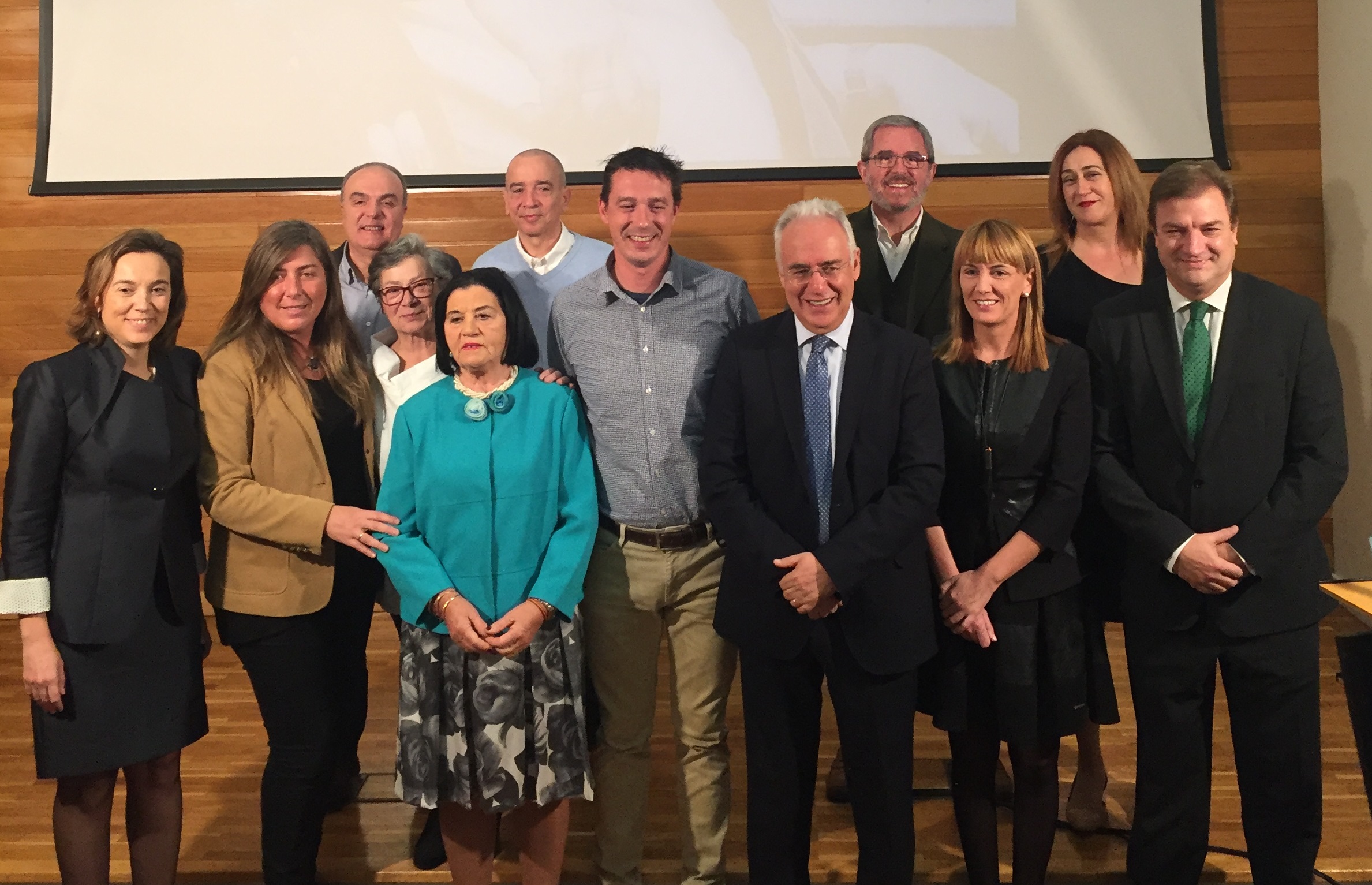 Foto de familia con los premiados