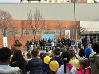 La presidenta del Parlamento muestra su apoyo a los niños enfermos de cáncer y a sus familias