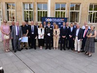 La presidenta del Parlamento participa en el homenaje a las víctimas de la Policía Nacional del Terrorismo