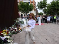 La presidenta del Parlamento participa en el homenaje a Miguel Ángel Blanco
