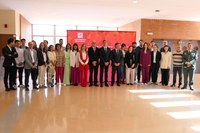 La presidenta del Parlamento participa en la entrega de premios del Consejo Social de la UR