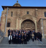 Foto de familia de los participantes en la inauguración de la exposición titulada "Cinemática"