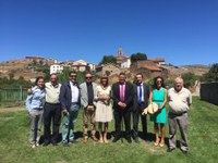 La Presidenta del Parlamento participa en las fiestas de Almarza de Cameros