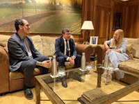 La presidenta del Parlamento recibe al presidente del Consejo Consultivo