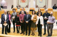 Foto de familia de galardonados y autoridades