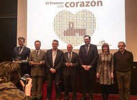 Autoridades y galardonados de los Premios con Corazón de Cáritas Chavicar