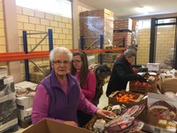 Voluntarios del Centro en su labor diaria