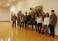 La Presidenta se ha reunido con los alumnos de la ESDIR que están diseñando el galardón del Certamen de Pintura