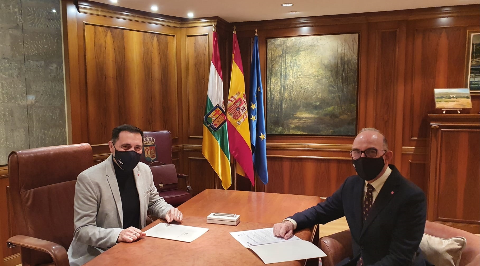 La Universidad de La Rioja y el Parlamento firman una nueva adenda al convenio de cooperación educativa