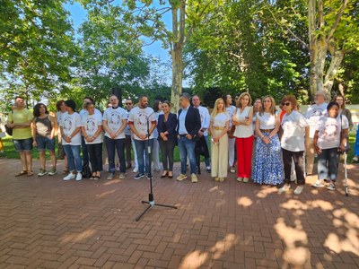 Concentración junto a mural contra la violencia de género