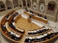 Mesa y Junta de Portavoces acuerdan celebrar una nueva sesión plenaria el 9 de mayo