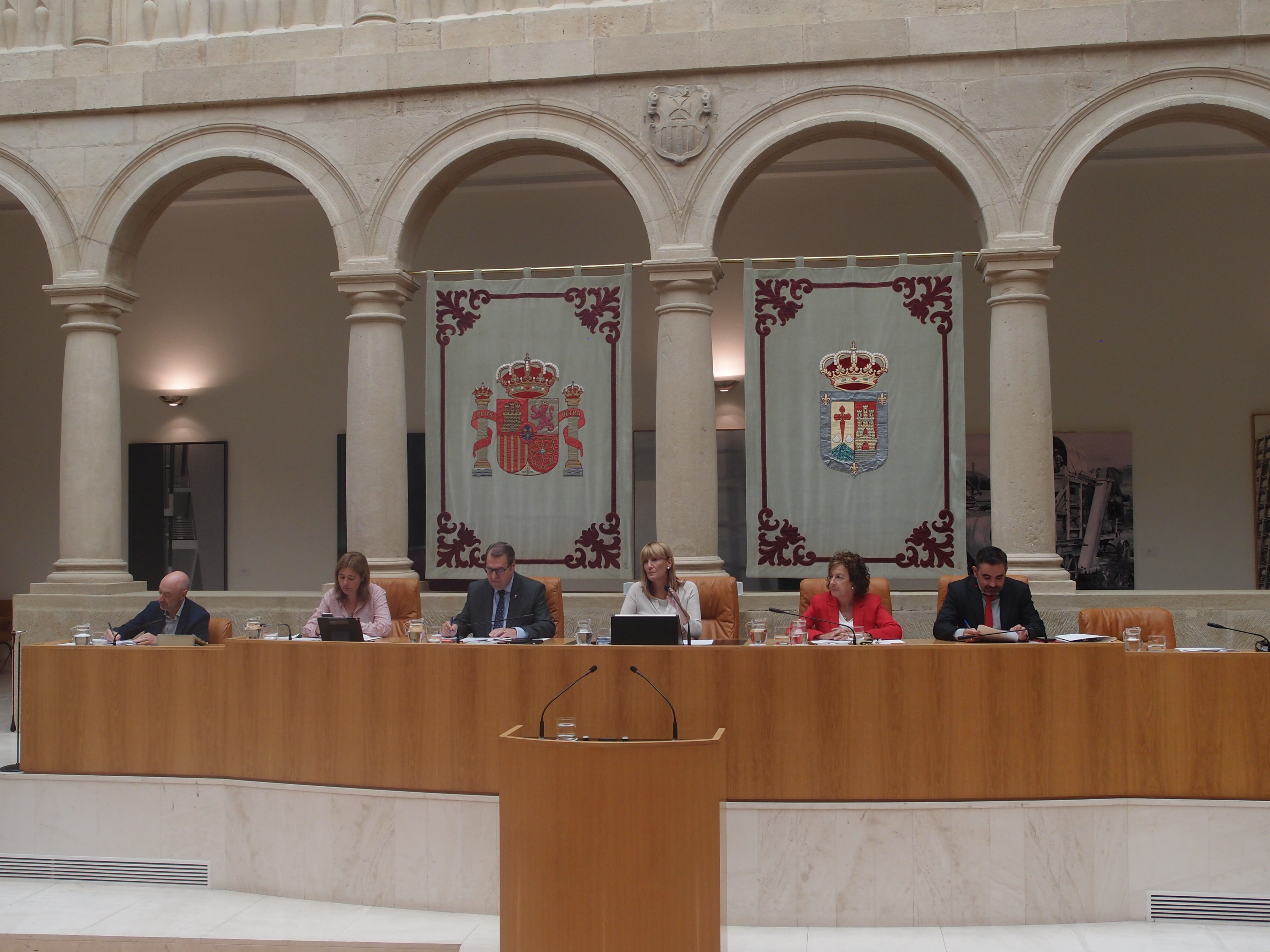 Nueva composición de la Mesa del Parlamento