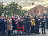 Ofrenda floral y evocación histórica en honor de San Bernabé