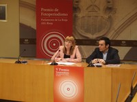 La Presidenta y el Presidente de AiG durante la presentación del Premio