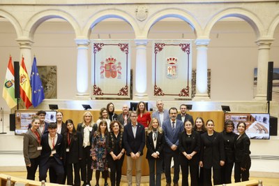 Premiados y autoridades en el VII Torneo de Debate Preuniversitario