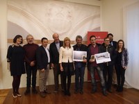Foto de grupo con los premiados en el V Premio de Fotoperiodismo Parlamento La Rioja - AiG