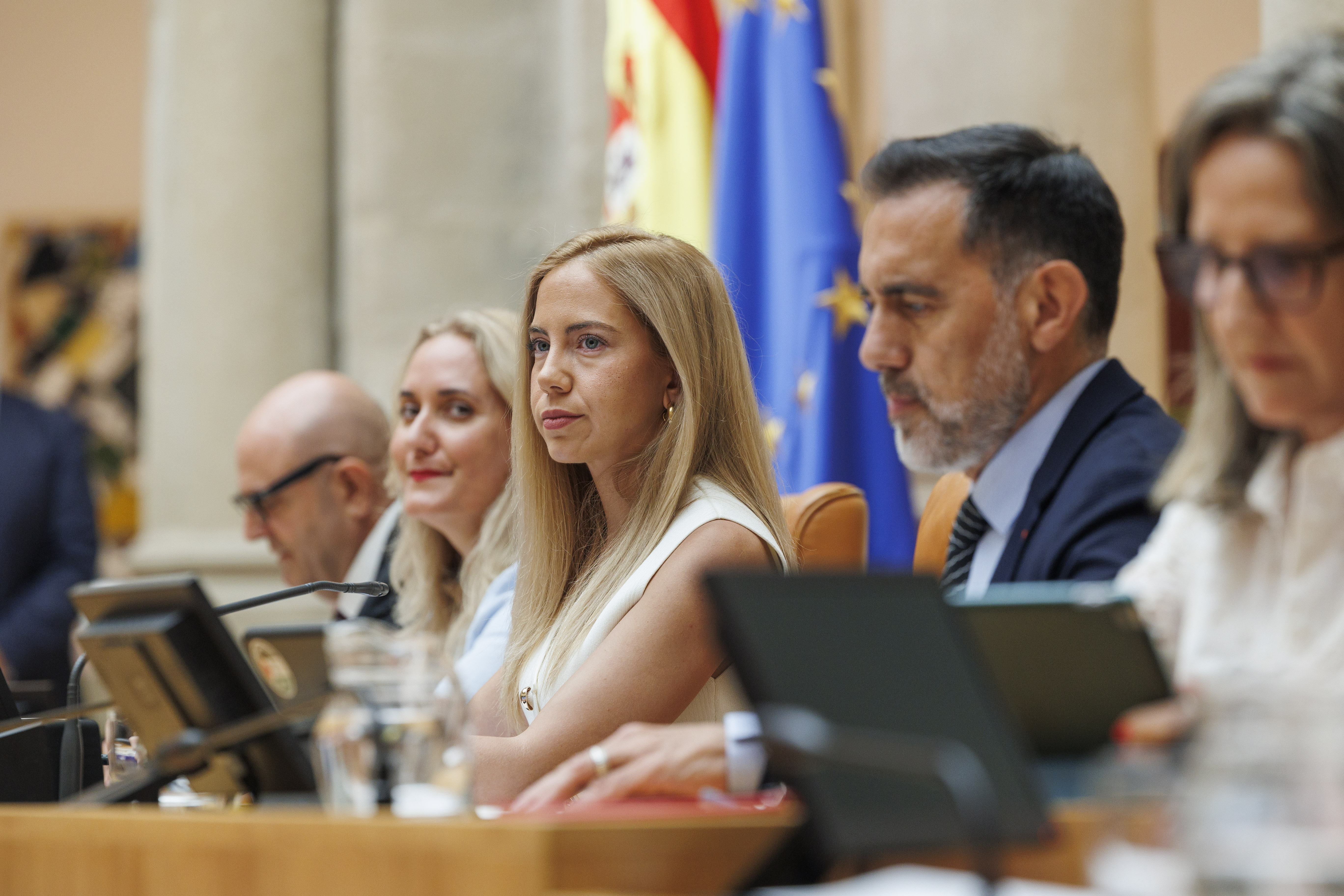 Mesa del Parlamento de La Rioja, durante una sesión plenaria