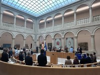 El Pleno guarda un minuto de silencio en señal de duelo por el Papa Francisco