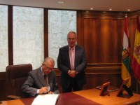 El Presidente del Parlamento de La Rioja recibe al Embajador de Chile en España