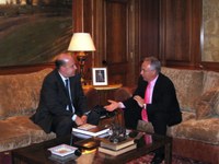 El Presidente del Parlamento recibe la memoria de la Fiscalía del Tribunal Superior de Justicia de La Rioja del 2007