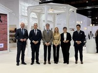 Fernández Cornago conoce la estrategia riojana en la Feria Internacional del Turismo